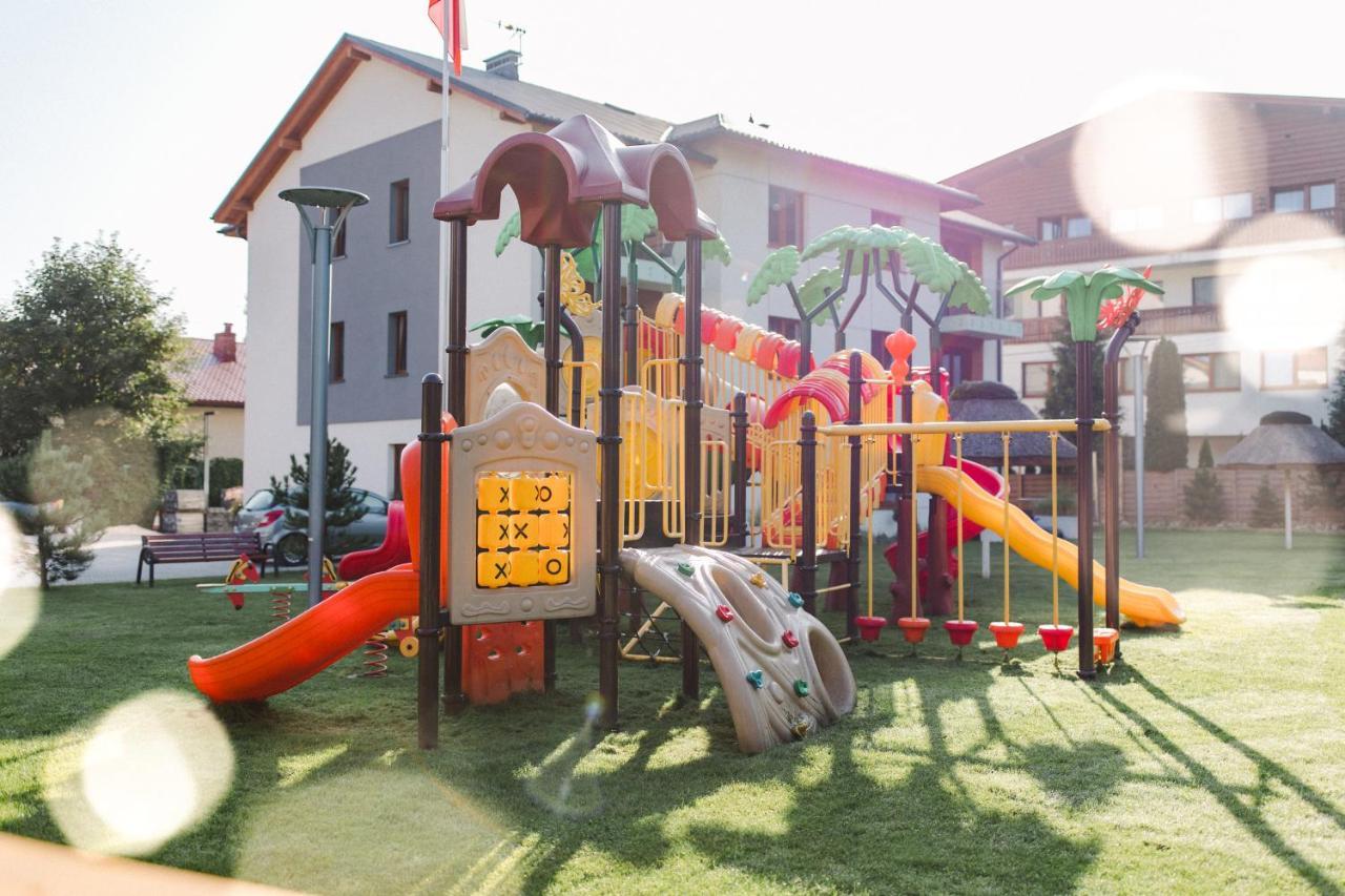 Villa Monica Apartamenty Щирк Екстериор снимка