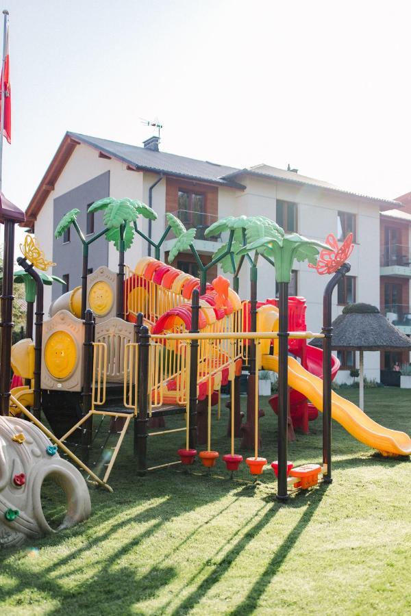 Villa Monica Apartamenty Щирк Екстериор снимка