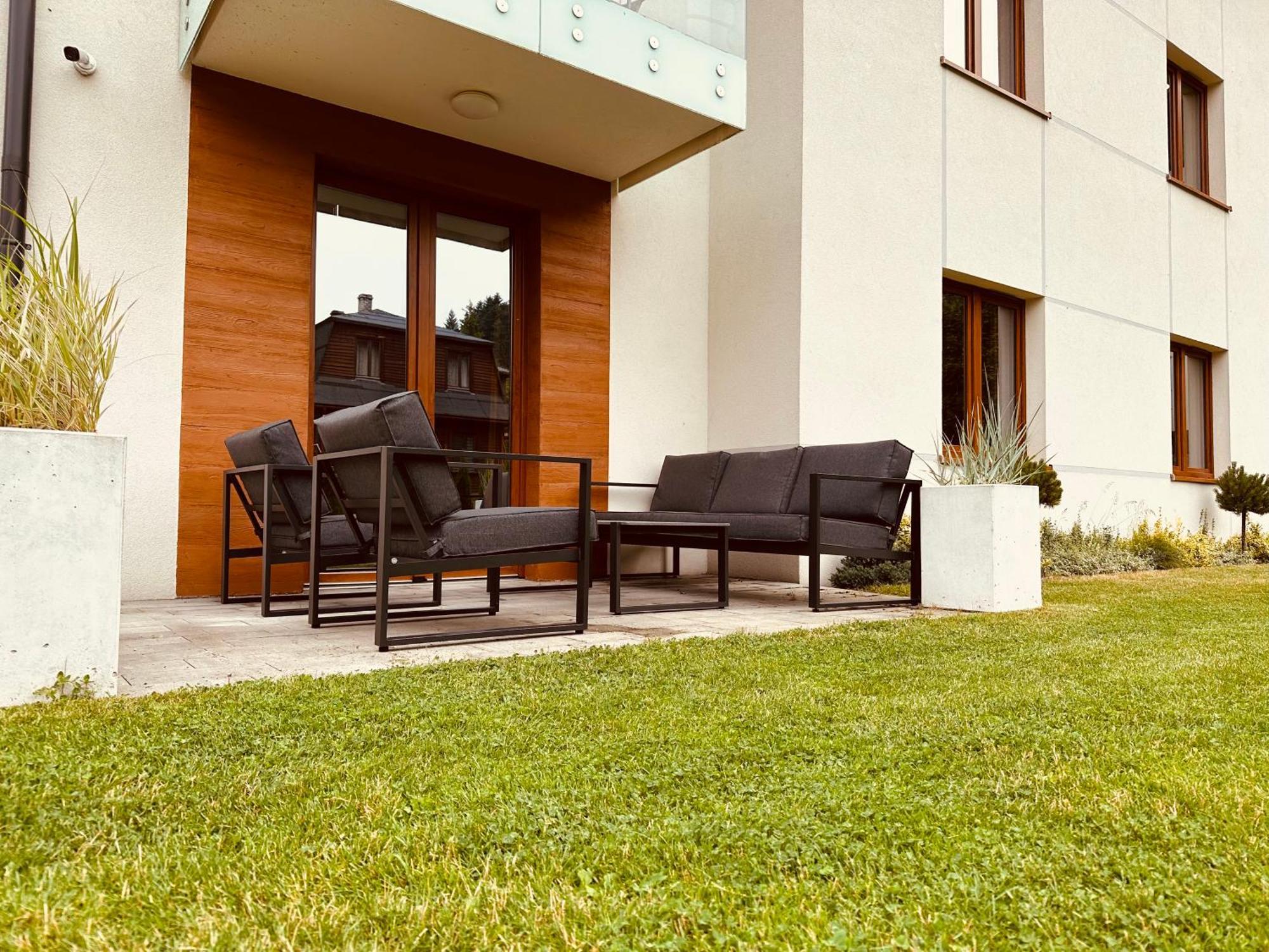 Villa Monica Apartamenty Щирк Екстериор снимка